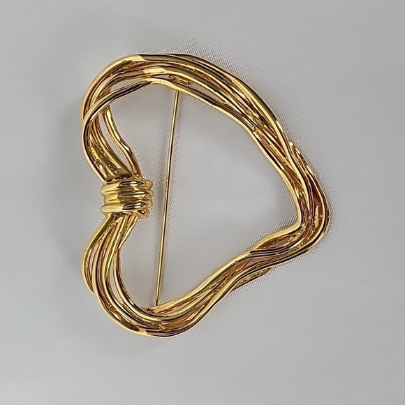 Jewelry - Beautiful, Large Gold Plated Heart Pin